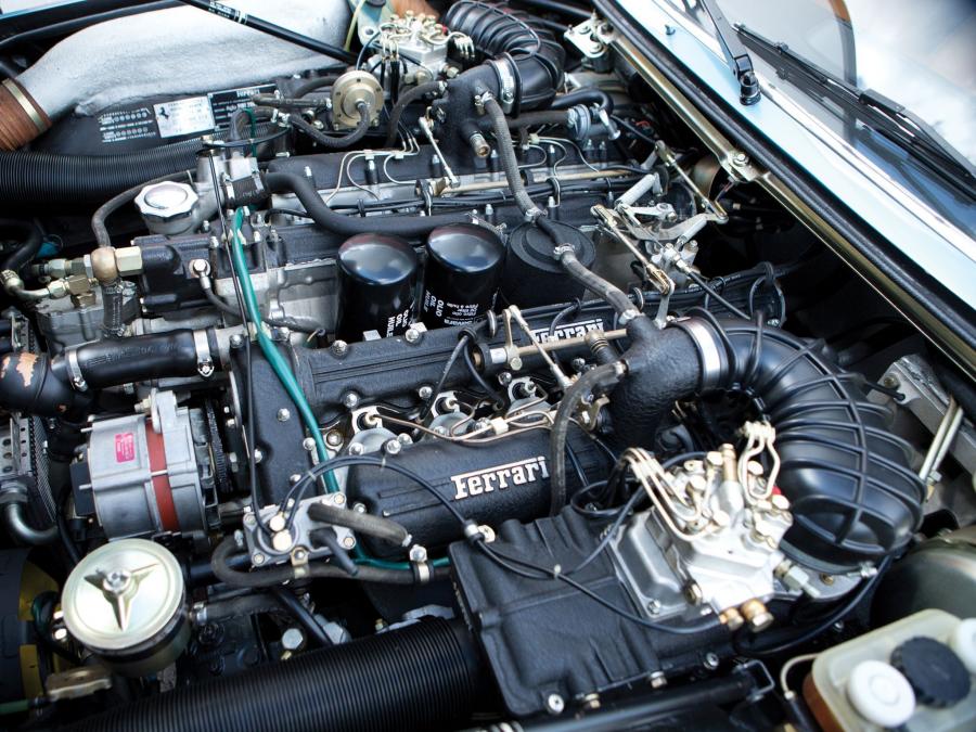 Моторный отсек Ferrari 400 Automatic i 1979 года  (фото 22 из 31)